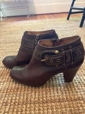 Y2K Frye Andie Ankle Boots in Dark Brown, Size 11M
